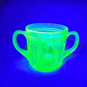 Vintage Anchor Hocking Colonial Knife and Fork Uranium Glass Sugar Bowl‎ Glows